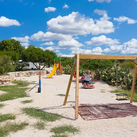 アパートホテル Scialaba Salento 3*